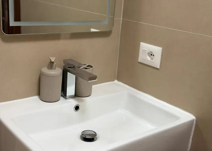 Agora Aparthotel 3*
